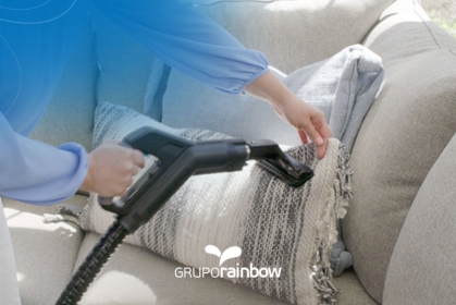 Aspirador de pó para limpeza de sofás e estofados, qual é mais eficiente?